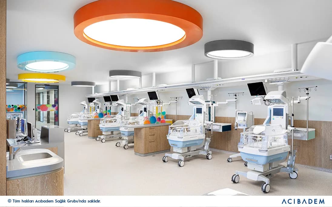 Specialist inpatient clinical environment at Acibadem Ataşehir Hospital